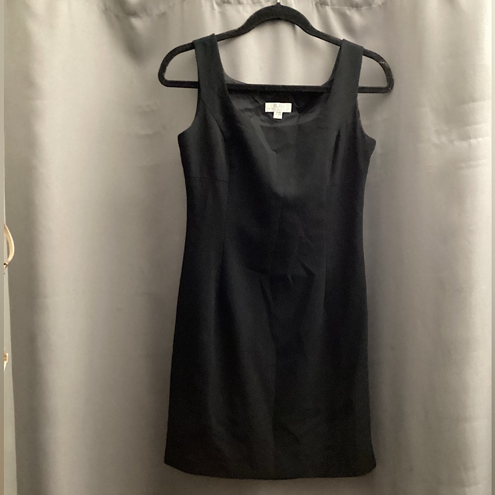 BCBG Maxazria collection little black dress knee length size 4